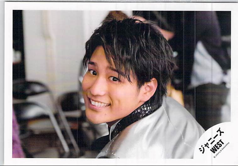 Amazon.co.jp: ジャニーズWEST 桐山照史 公式写真 写真 フォト